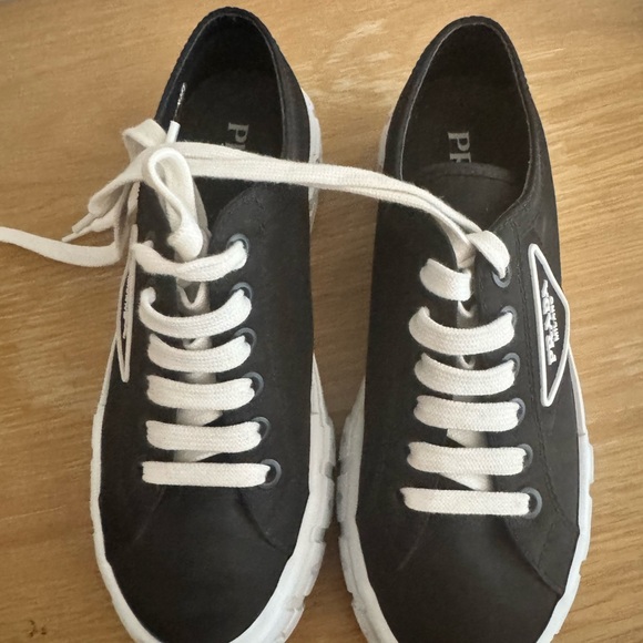 Black and White Sneakers Prada sneakers 7.5. New - Picture 1 of 9